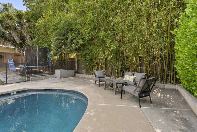2521 Sarbonne Dr, Oceanside, CA 92054