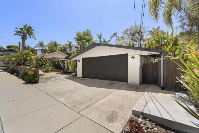 2521 Sarbonne Dr, Oceanside, CA 92054