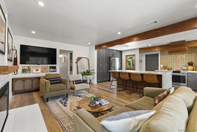 2521 Sarbonne Dr, Oceanside, CA 92054