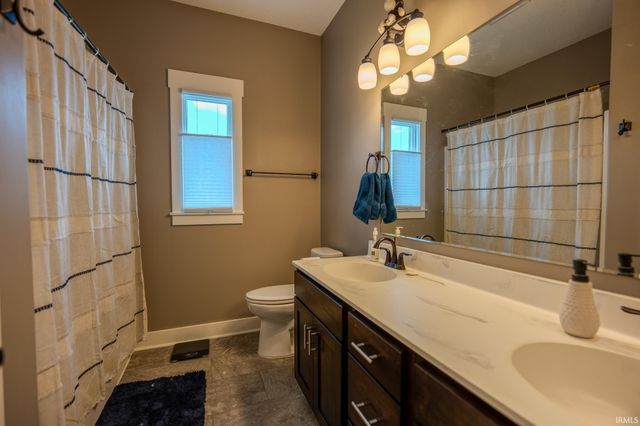 18860 Roselle Cove, Auburn, IN 46706