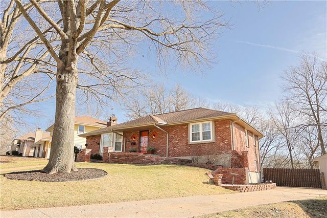 6913 Englewood Avenue, Raytown, MO 64133