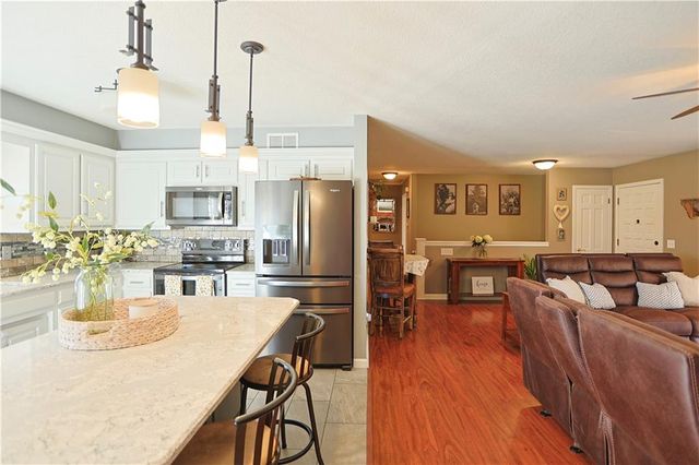 6913 Englewood Avenue, Raytown, MO 64133