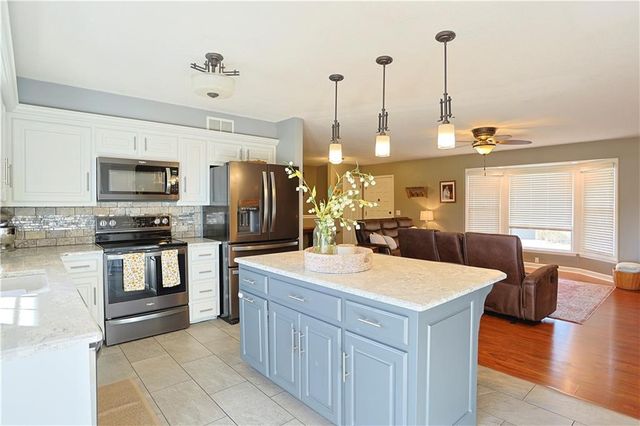 6913 Englewood Avenue, Raytown, MO 64133