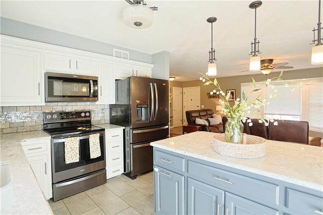 6913 Englewood Avenue, Raytown, MO 64133