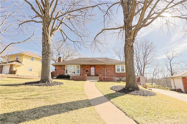 6913 Englewood Avenue, Raytown, MO 64133