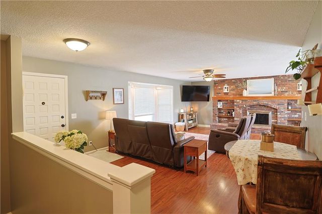 6913 Englewood Avenue, Raytown, MO 64133