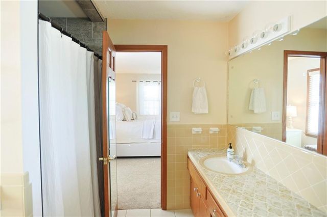 6913 Englewood Avenue, Raytown, MO 64133