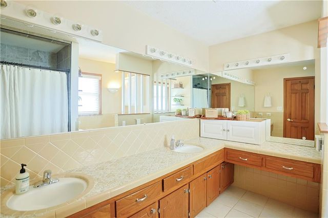 6913 Englewood Avenue, Raytown, MO 64133