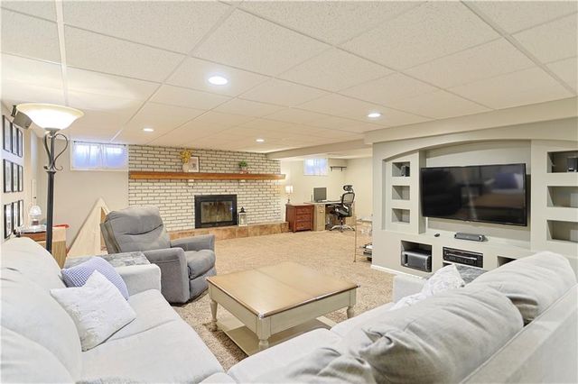 6913 Englewood Avenue, Raytown, MO 64133