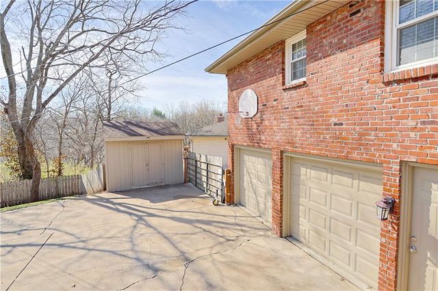 6913 Englewood Avenue, Raytown, MO 64133