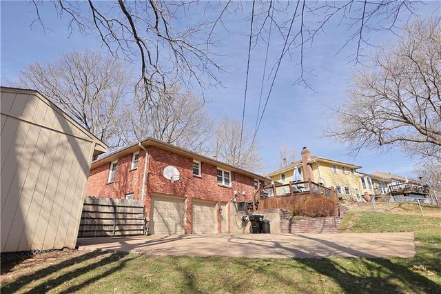 6913 Englewood Avenue, Raytown, MO 64133