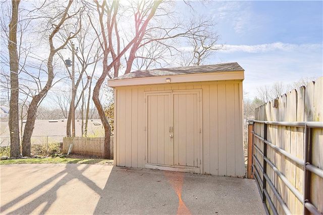 6913 Englewood Avenue, Raytown, MO 64133