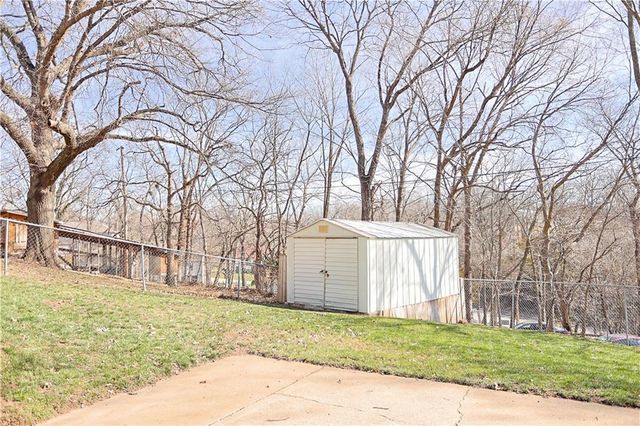 6913 Englewood Avenue, Raytown, MO 64133