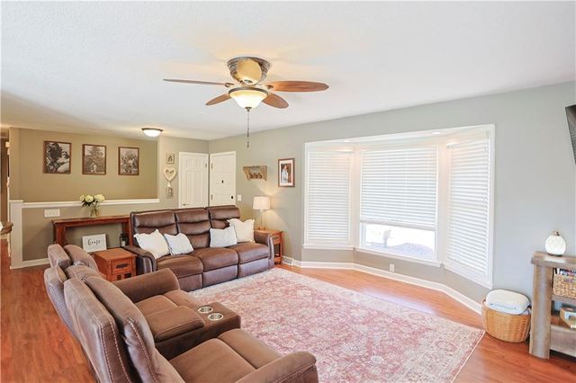 6913 Englewood Avenue, Raytown, MO 64133