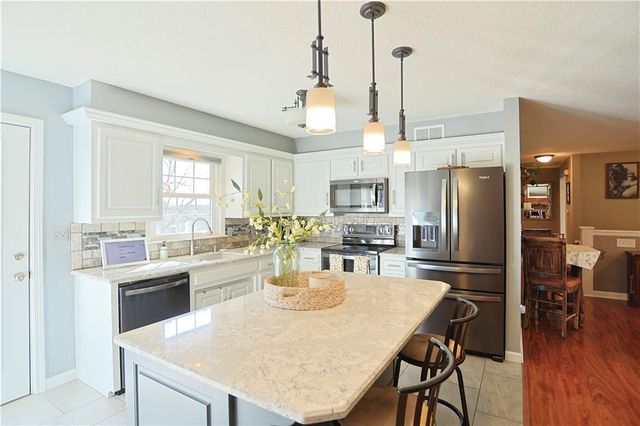 6913 Englewood Avenue, Raytown, MO 64133