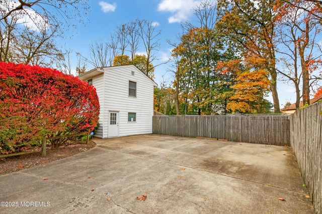 202 Woodland Drive, Lincroft, NJ 07738