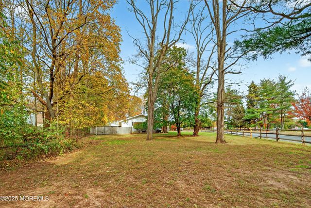 202 Woodland Drive, Lincroft, NJ 07738