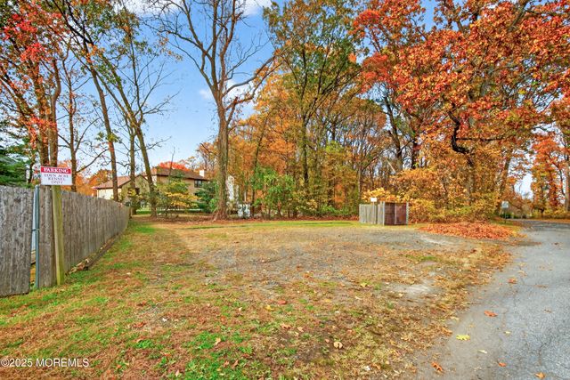 202 Woodland Drive, Lincroft, NJ 07738