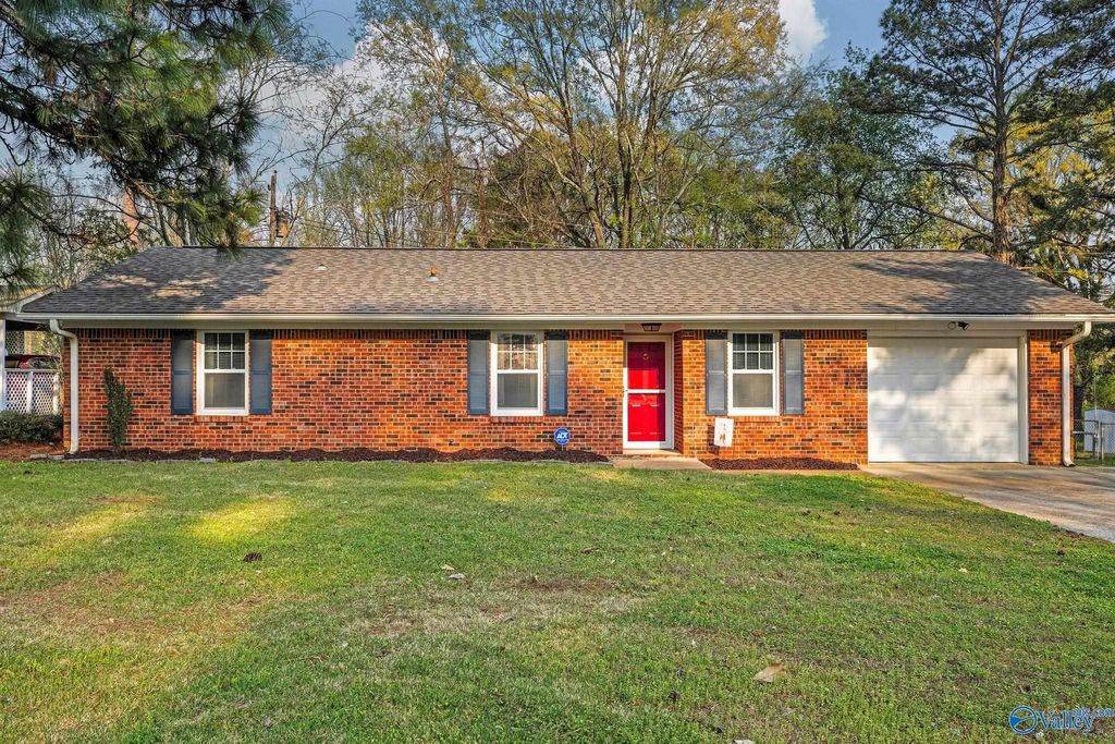 1312 SW Cloverdale Avenue, Decatur, AL 35601
