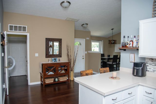 7912 W Kennedy Parkway, Yorktown, IN 47396