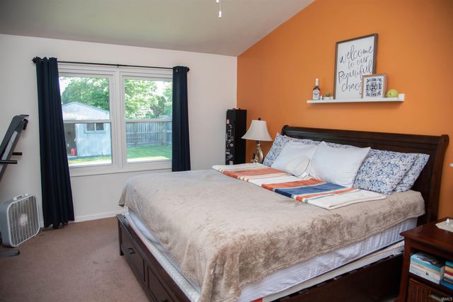 7912 W Kennedy Parkway, Yorktown, IN 47396