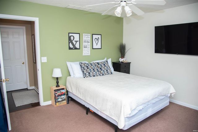 7912 W Kennedy Parkway, Yorktown, IN 47396