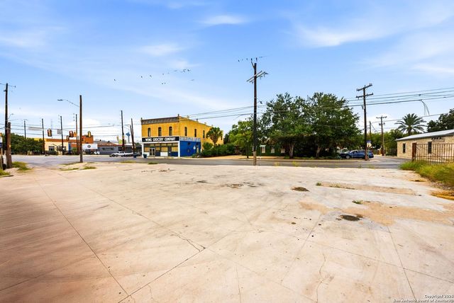 1501 S FLORES ST, San Antonio, TX 78204