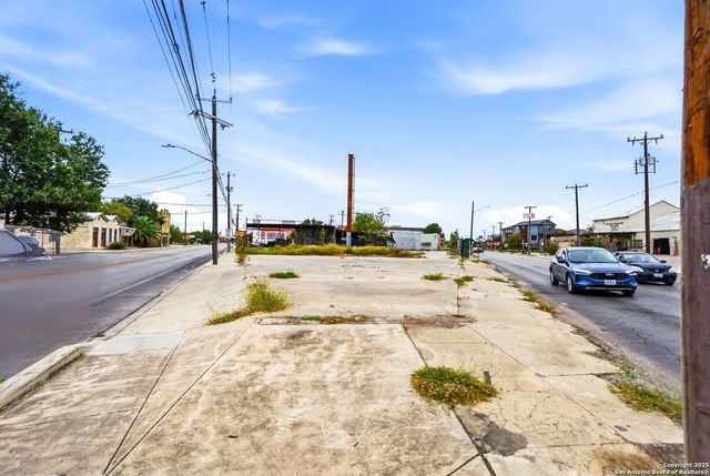 1501 S FLORES ST, San Antonio, TX 78204