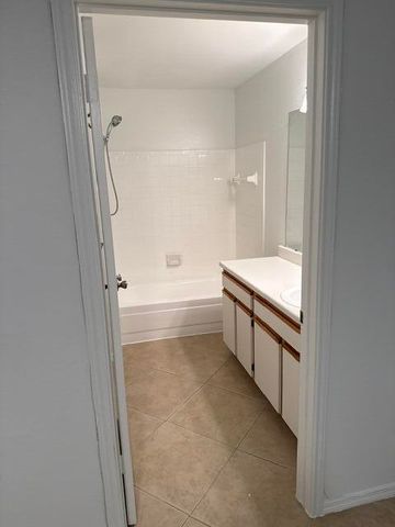 2647 NW 33rd Street 2305, Oakland Park, FL 33309