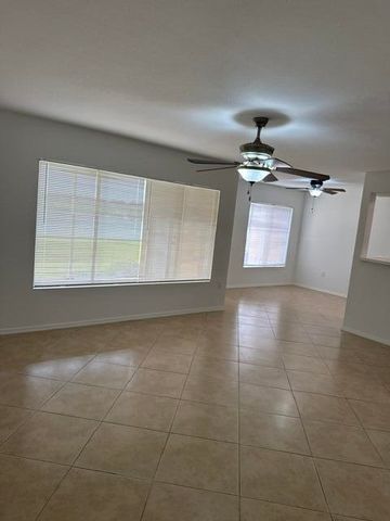 2647 NW 33rd Street 2305, Oakland Park, FL 33309