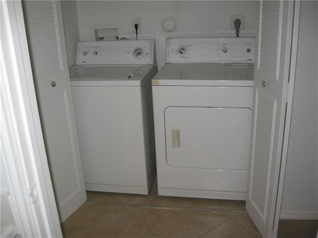 2647 NW 33rd Street 2305, Oakland Park, FL 33309