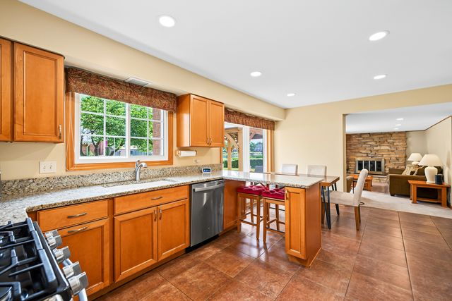 567 Hamilton Avenue, Westmont, IL 60559