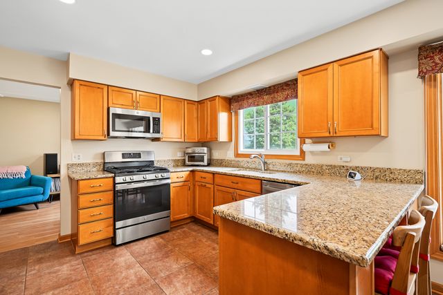 567 Hamilton Avenue, Westmont, IL 60559