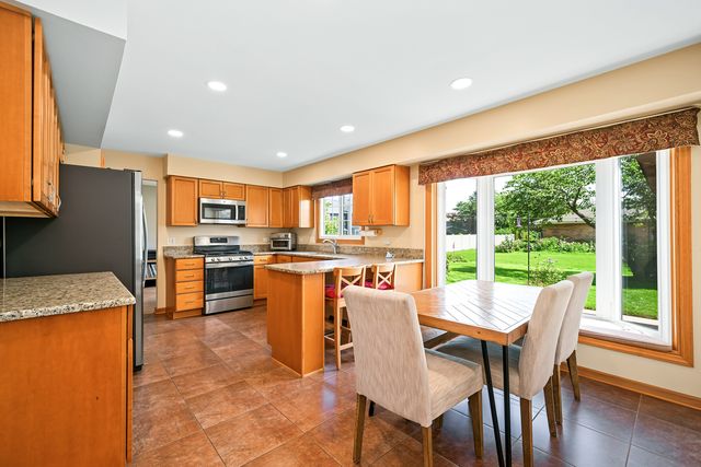 567 Hamilton Avenue, Westmont, IL 60559