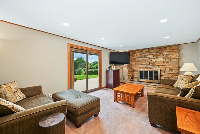 567 Hamilton Avenue, Westmont, IL 60559
