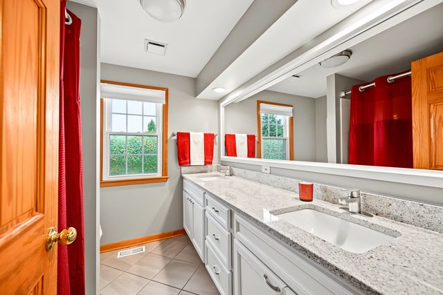 567 Hamilton Avenue, Westmont, IL 60559