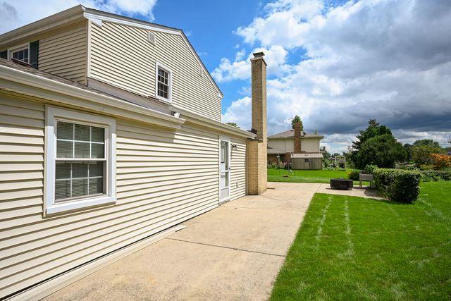 567 Hamilton Avenue, Westmont, IL 60559