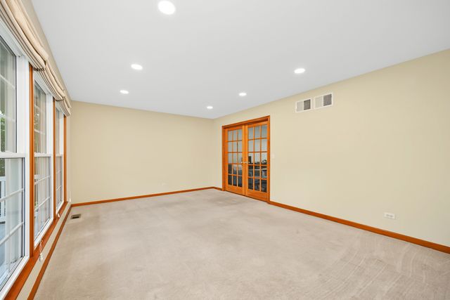 567 Hamilton Avenue, Westmont, IL 60559