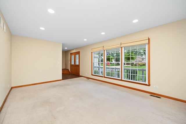 567 Hamilton Avenue, Westmont, IL 60559