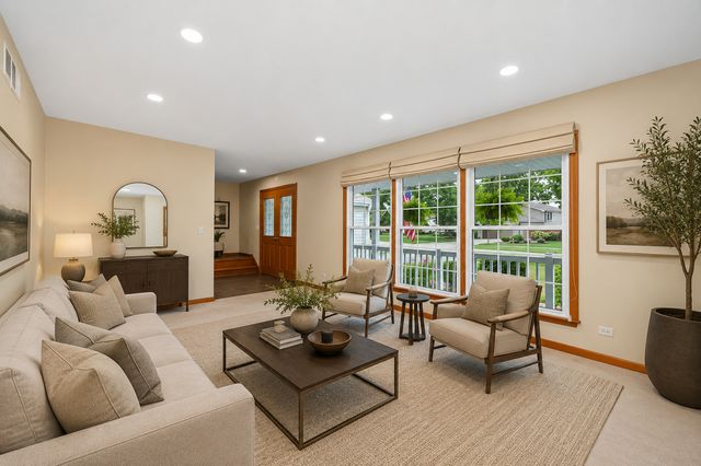 567 Hamilton Avenue, Westmont, IL 60559