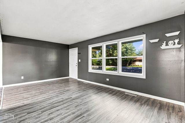 4515 Willow Lane, Mchenry, IL 60050