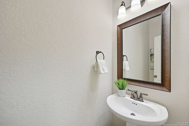 1903 Roaring, San Antonio, TX 78260