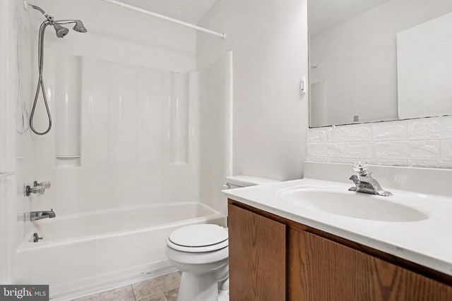 1117 CLOVERTON DR, Columbia, PA 17512