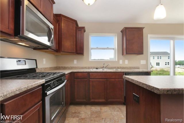 16518 Bedington Drive, Fenton Twp, MI 48451