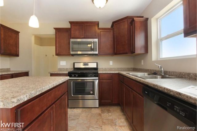 16518 Bedington Drive, Fenton Twp, MI 48451