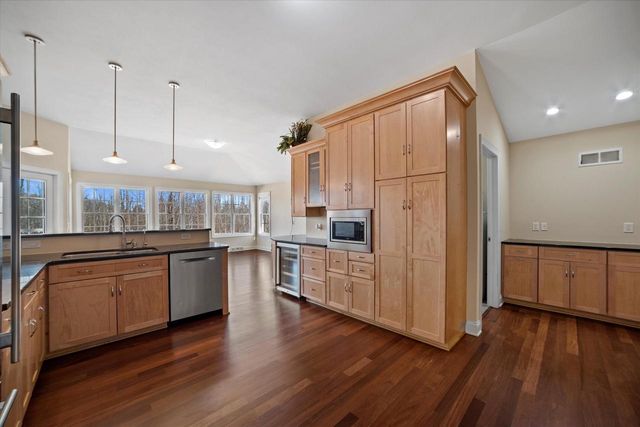 N37W22910 Wyndemere DRIVE, Pewaukee, WI 53072