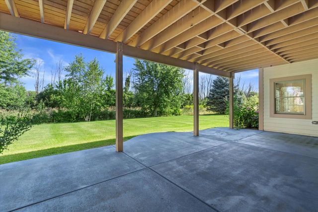 N37W22910 Wyndemere DRIVE, Pewaukee, WI 53072