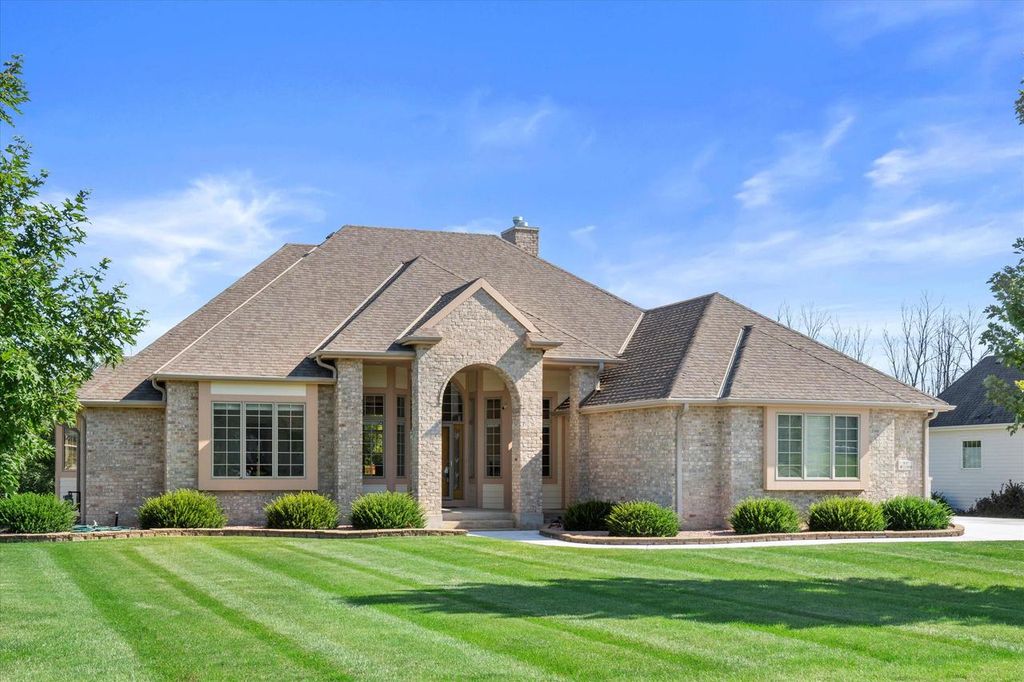 N37W22910 Wyndemere DRIVE, Pewaukee, WI 53072