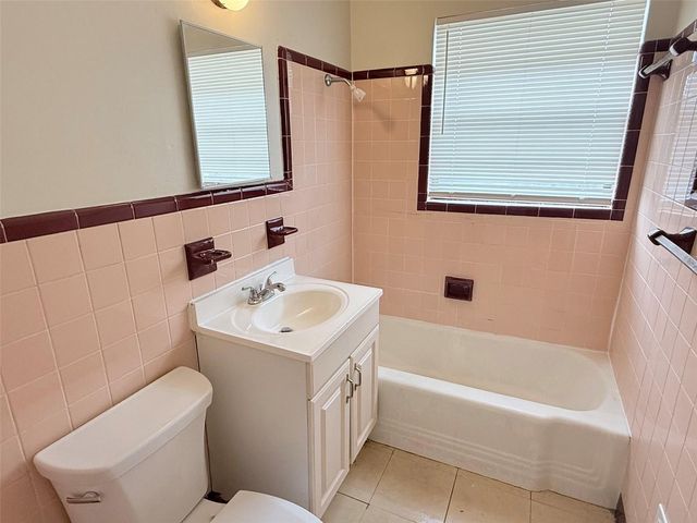2404 10TH STREET W 1, Bradenton, FL 34205