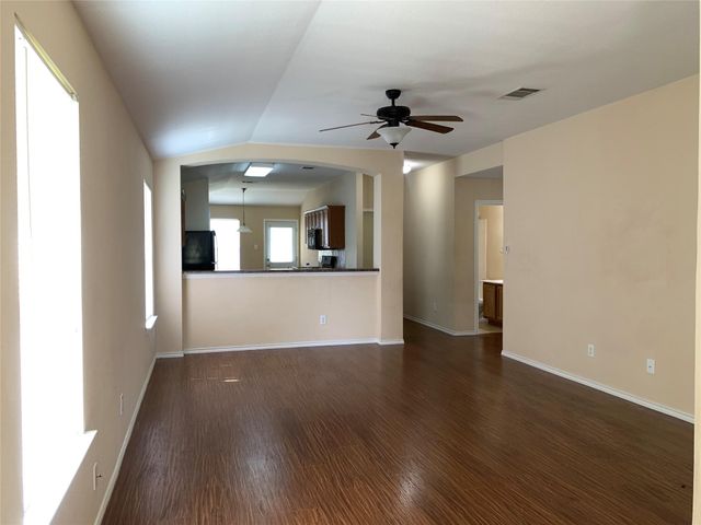 2338 Green Meadows LN, Buda, TX 78610